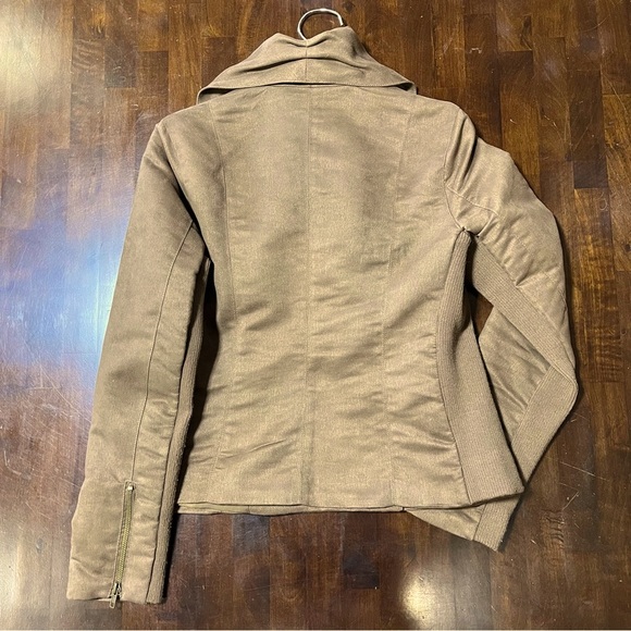 New York & Company Collection Stylish Jacket. Size Medium - Picture 2 of 11